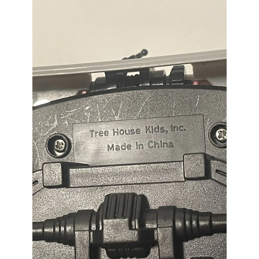 Shark Hunter Tree House Kids RED Truck (truck only) Doors Open‎ With Tow Hitch